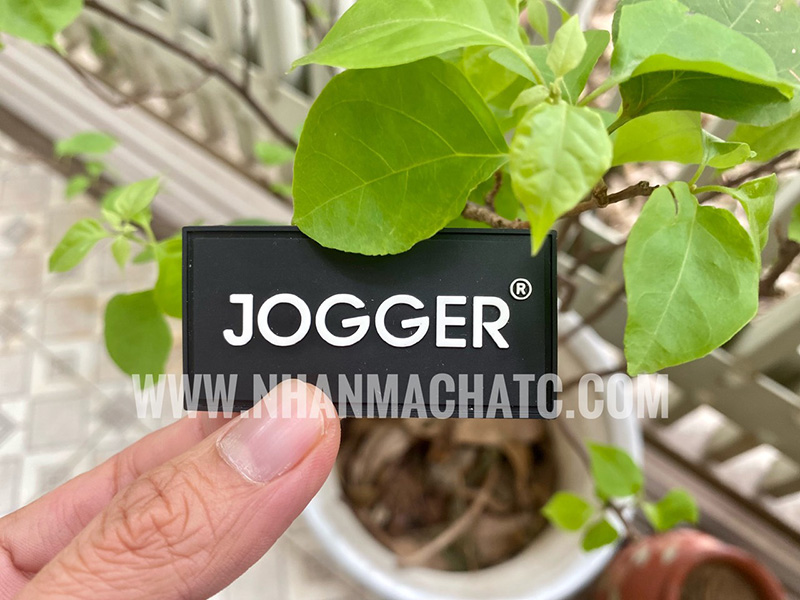 Logo nhua deo Jogger